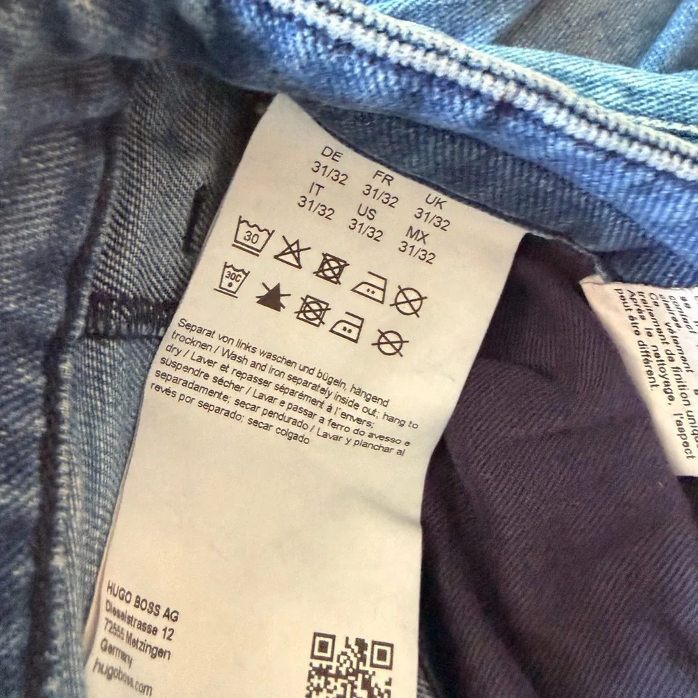 Hugo Boss Slim Fit Cashmere touch Jeans - Picture 4 of 6